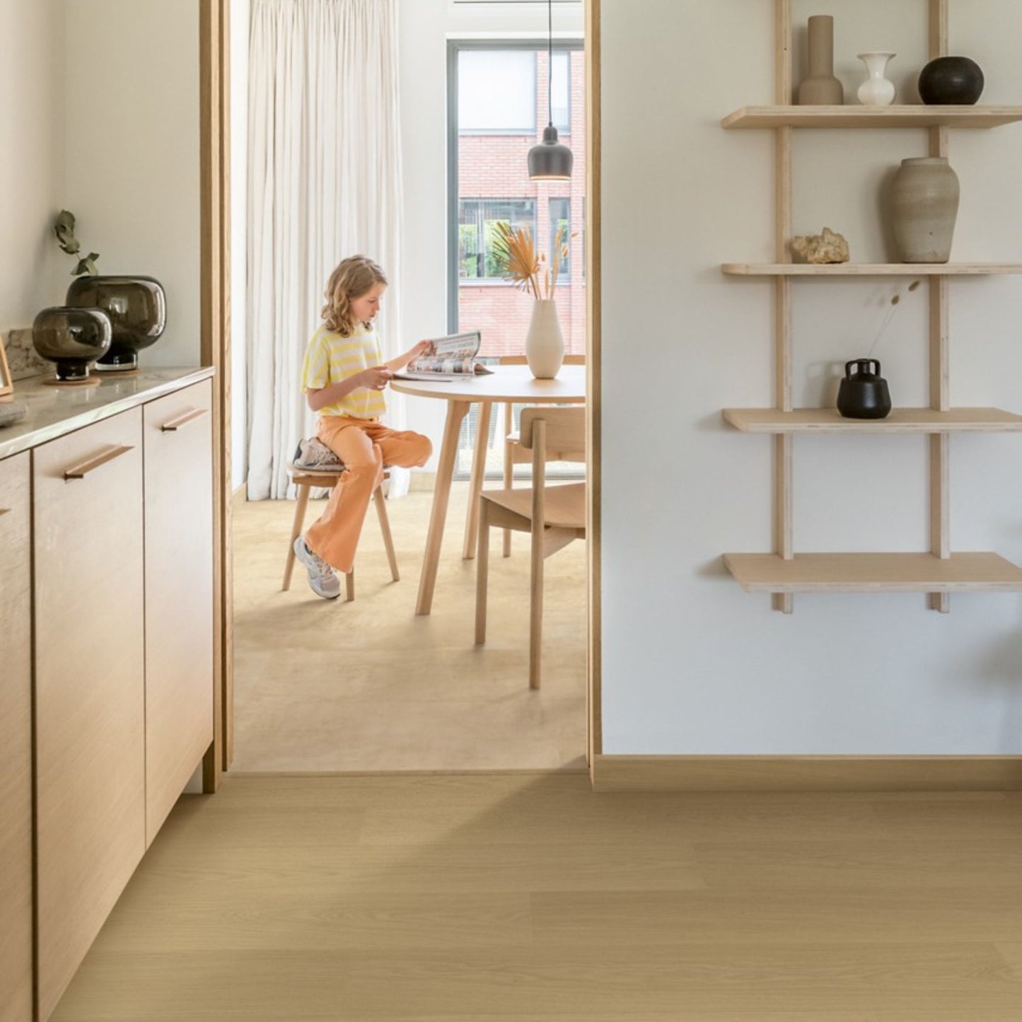 Pavimento in Laminato CAPTURE ROVERE VERNICIATO BEIGE QUICK-STEP impermeabili al 100% con tecnologia Hydroseal, posa Uniclic e garanzia a vita