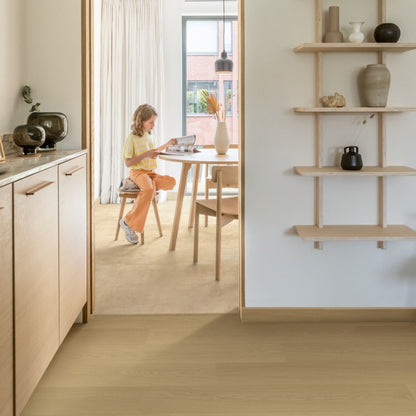 Pavimento in Laminato CAPTURE ROVERE VERNICIATO BEIGE QUICK-STEP impermeabili al 100% con tecnologia Hydroseal, posa Uniclic e garanzia a vita