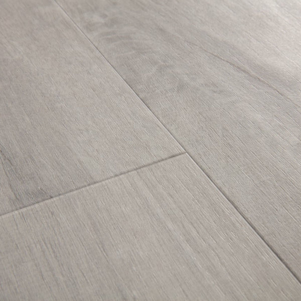 Pavimento in PVC BLOOM ROVERE COTONE GRIGIO FREDDO QUICK-STEP con doga media e sistema Uniclic per ambienti residenziali