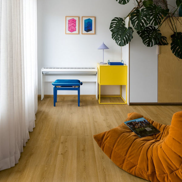 Pavimento in PVC BLOOM ROVERE FUMÈ NATURALE QUICK-STEP doga media con sistema Uniclic e tecnologia Hydroseal