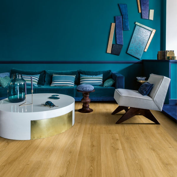 Pavimento in PVC BLOOM ROVERE FUMÈ NATURALE QUICK-STEP doga media con sistema Uniclic e tecnologia Hydroseal