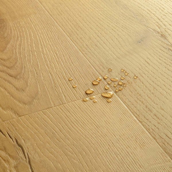 Pavimento in PVC BLOOM ROVERE MIELE SPAZZOLATO QUICK-STEP effetto legno naturale doga media con Uniclic