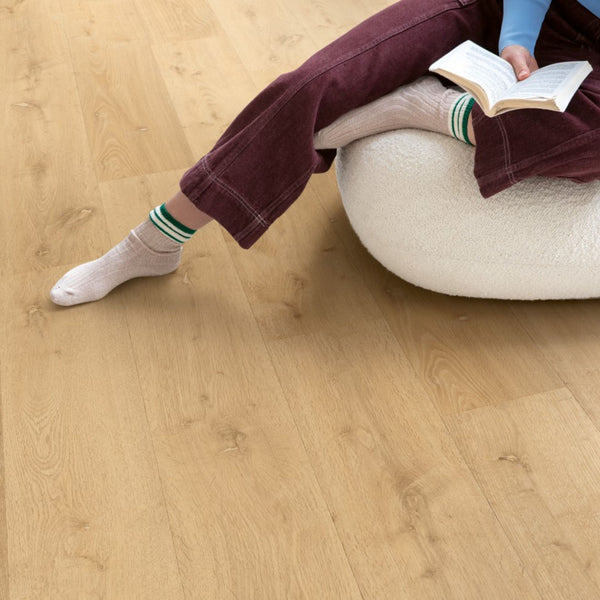 Pavimento in PVC BLOOM ROVERE NATURALE ELEGANTE QUICK-STEP elegante a doga media con sistema Uniclic