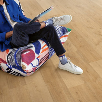 Pavimento in PVC BLOOM ROVERE NATURALE ELEGANTE QUICK-STEP elegante a doga media con sistema Uniclic