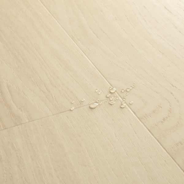 Pavimento in PVC BLOOM ROVERE POLARE PURO QUICK-STEP 4 scanalature con bisellatura naturale  e goffratura sincronizzata