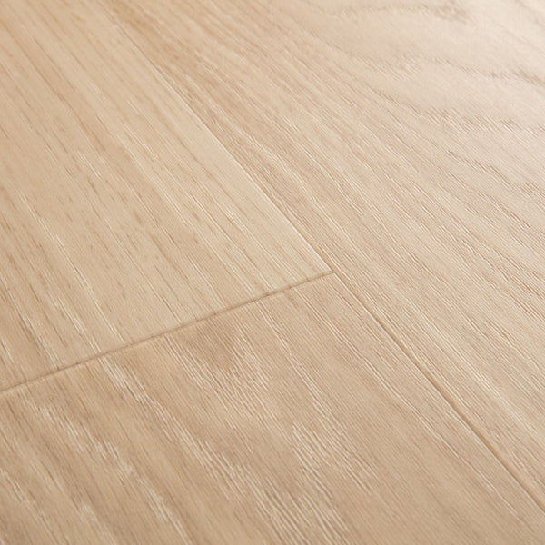 Pavimento in PVC BLOOM ROVERE PURO BLUSH QUICK-STEP con materassino integrato, posa Uniclic, impermeabilità totale