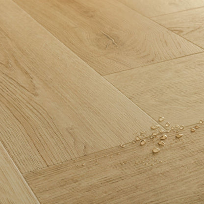 Pavimento in PVC CIRO BEIGE NATURALE QUICK-STEP finitura beige naturale restituisce un effetto legno sobrio e luminoso