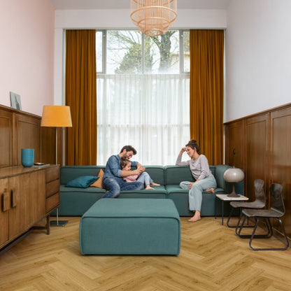 Pavimento in PVC CIRO ROVERE FUMÈ NATURALE QUICK-STEP ecnologia Hydroseal e posa precisa in ambienti residenziali