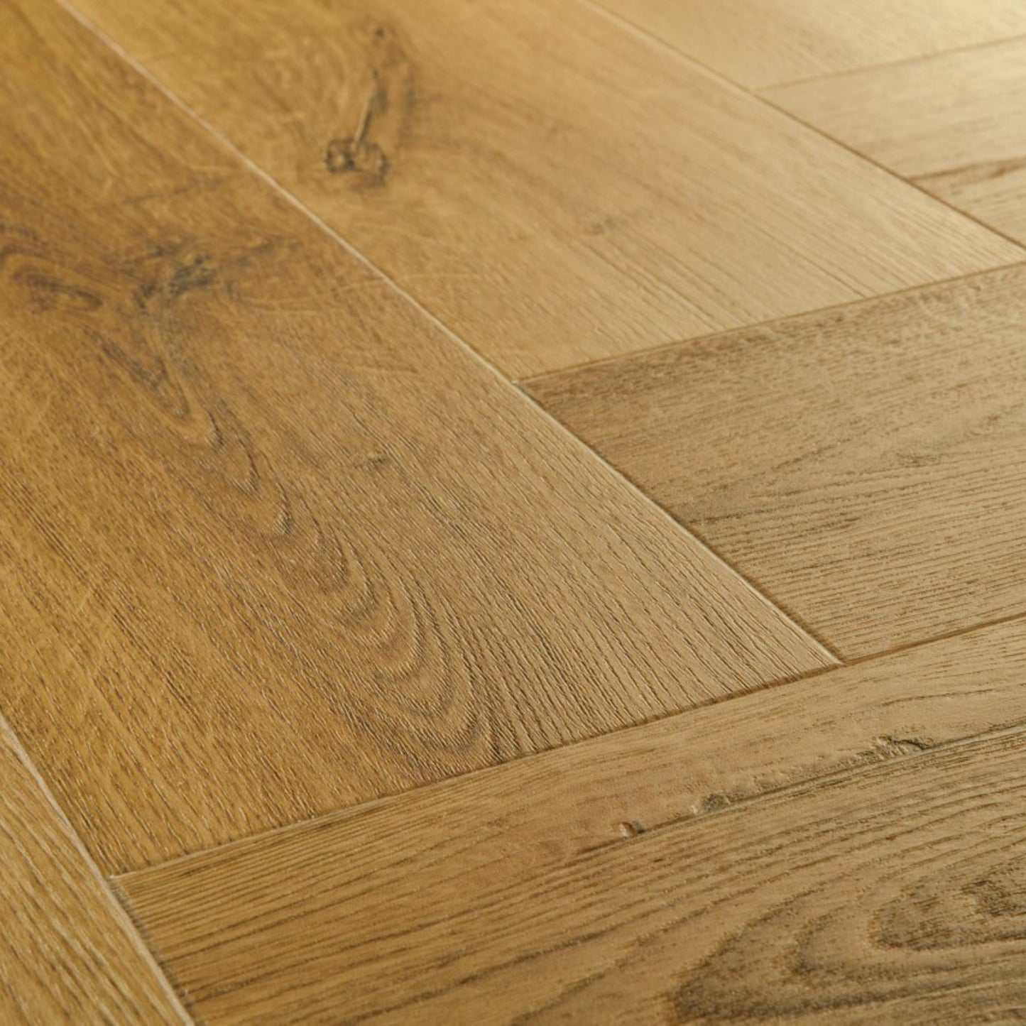Pavimento in PVC CIRO ROVERE FUMÈ NATURALE QUICK-STEP ecnologia Hydroseal e posa precisa in ambienti residenziali