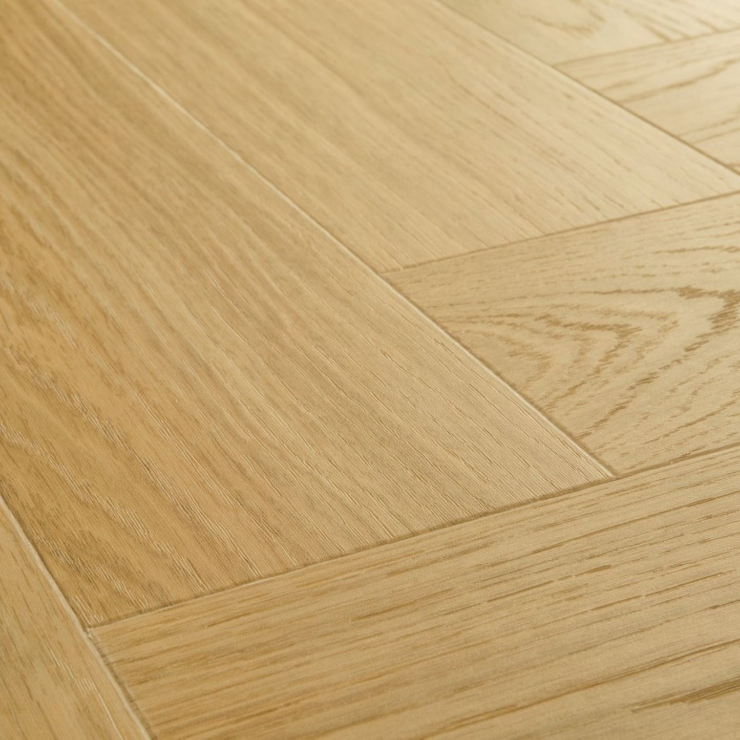 Pavimento in PVC CIRO ROVERE MIELE QUICK-STEP motivo a spina di pesce, sistema Unizip e materassino integrato impermeabile