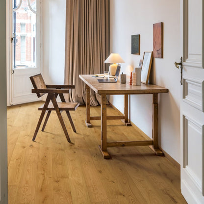 Pavimento in PARQUET AMATO ROVERE ALBA EXTRA OPACO QUICK-STEP effetto legno impermeabile con tecnologia Wood for Life