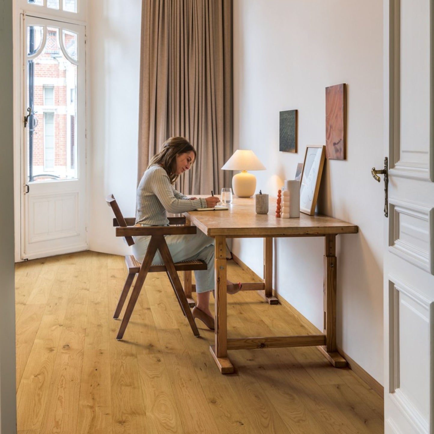 Pavimento in PARQUET AMATO ROVERE ALBA EXTRA OPACO QUICK-STEP effetto legno impermeabile con tecnologia Wood for Life