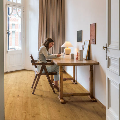 Pavimento in PARQUET AMATO ROVERE ALBA EXTRA OPACO QUICK-STEP effetto legno impermeabile con tecnologia Wood for Life