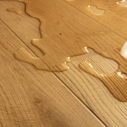 Pavimento in PARQUET AMATO ROVERE ALBA EXTRA OPACO QUICK-STEP effetto legno impermeabile con tecnologia Wood for Life