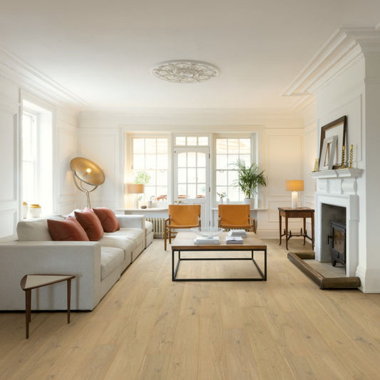 Pavimento in PARQUET CASCADA ROVERE BIANCO PERLA EXTRA OPACO QUICK-STEP effetto legno crea ambienti luminosi e raffinati senza riflessi eccessivi