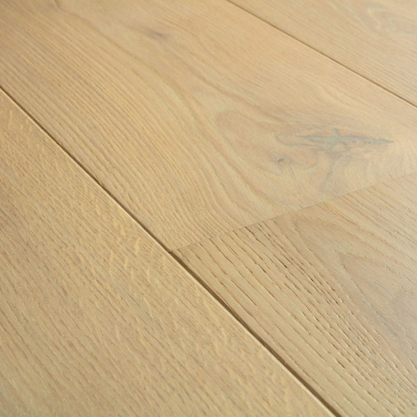 Pavimento in PARQUET CASCADA ROVERE BIANCO PERLA EXTRA OPACO QUICK-STEP effetto legno crea ambienti luminosi e raffinati senza riflessi eccessivi