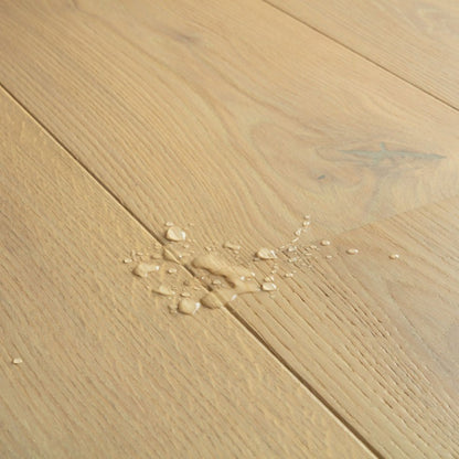 Pavimento in PARQUET CASCADA ROVERE BIANCO PERLA EXTRA OPACO QUICK-STEP effetto legno crea ambienti luminosi e raffinati senza riflessi eccessivi