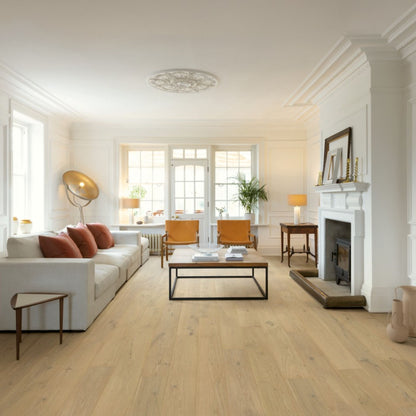 Pavimento in PARQUET CASCADA ROVERE BIANCO PERLA EXTRA OPACO QUICK-STEP effetto legno crea ambienti luminosi e raffinati senza riflessi eccessivi