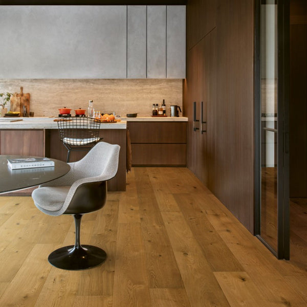 Pavimento in PARQUET CALA ROVERE CANNELLA EXTRA OPACO QUICK-STEP effetto legno superficie impermeabile, tecnologia Wood for Life