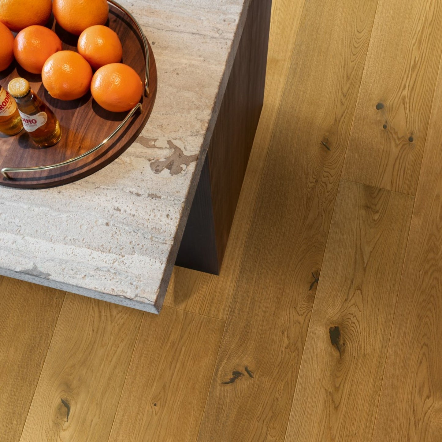 Pavimento in PARQUET CALA ROVERE CANNELLA EXTRA OPACO QUICK-STEP effetto legno superficie impermeabile, tecnologia Wood for Life