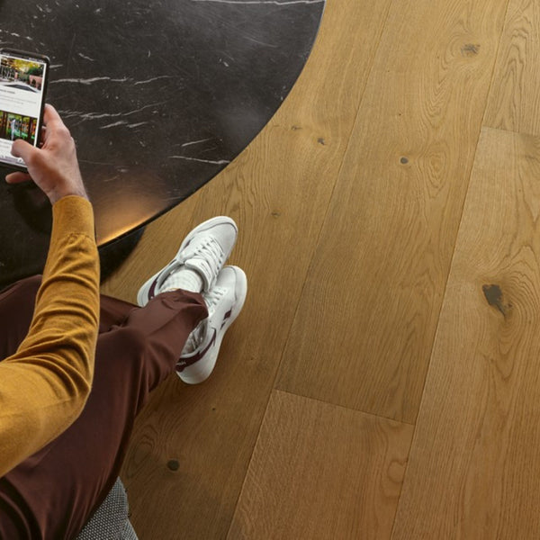 Pavimento in PARQUET CALA ROVERE CANNELLA EXTRA OPACO QUICK-STEP effetto legno superficie impermeabile, tecnologia Wood for Life