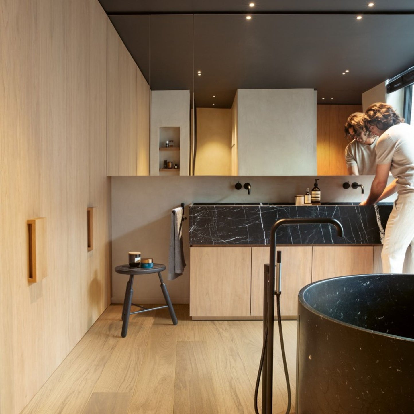 Pavimento in PARQUET CASCADA ROVERE CASTANO CHIARO EXTRA OPACO QUICK-STEP ideale in soggiorni con ampie vetrate o in open space dove la luce varia durante la giornata