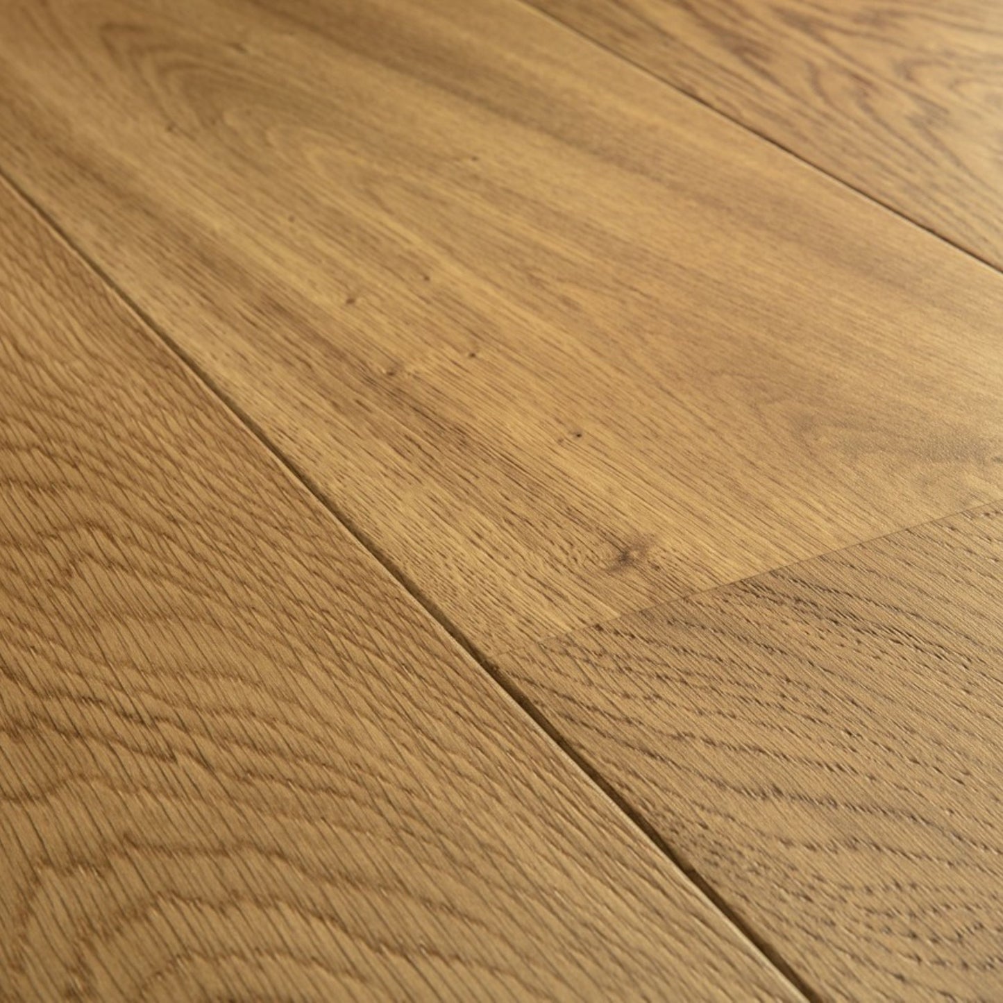 Pavimento in PARQUET CASCADA ROVERE CASTANO CHIARO EXTRA OPACO QUICK-STEP ideale in soggiorni con ampie vetrate o in open space dove la luce varia durante la giornata