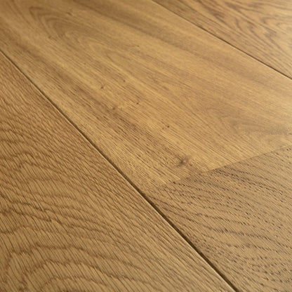 Pavimento in PARQUET CASCADA ROVERE CASTANO CHIARO EXTRA OPACO QUICK-STEP ideale in soggiorni con ampie vetrate o in open space dove la luce varia durante la giornata