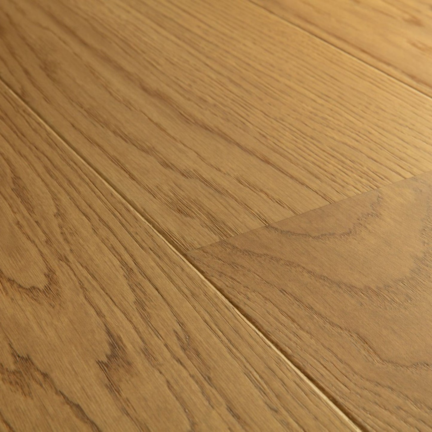 Pavimento in PARQUET CASCADA ROVERE CASTANO CHIARO EXTRA OPACO QUICK-STEP ideale in soggiorni con ampie vetrate o in open space dove la luce varia durante la giornata