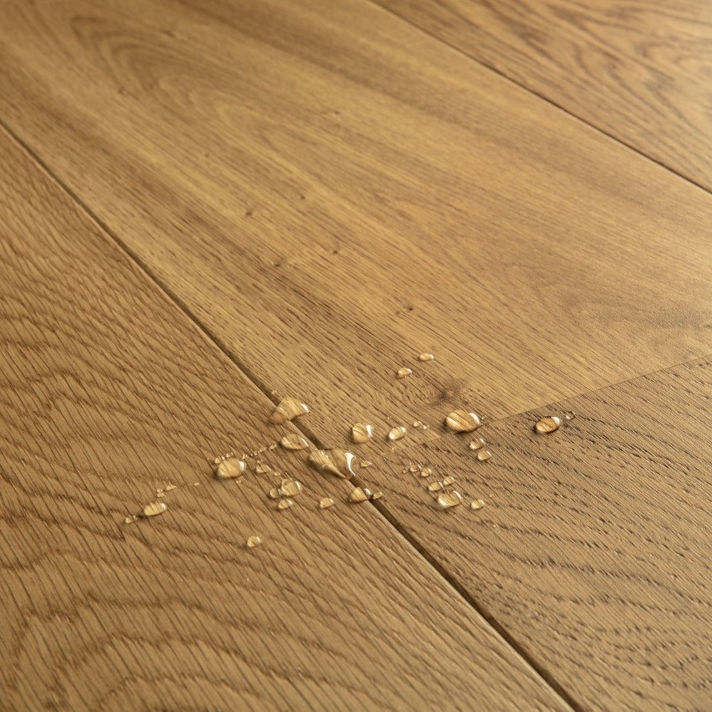 Pavimento in PARQUET CASCADA ROVERE CASTANO CHIARO EXTRA OPACO QUICK-STEP ideale in soggiorni con ampie vetrate o in open space dove la luce varia durante la giornata