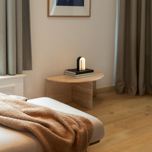 Pavimento in CALA ROVERE ROVERE CASTAGNO SCURO EXTRA OPACO QUICK-STEP conferisce profondità e calore agli ambienti, creando un’atmosfera accogliente e raffinata