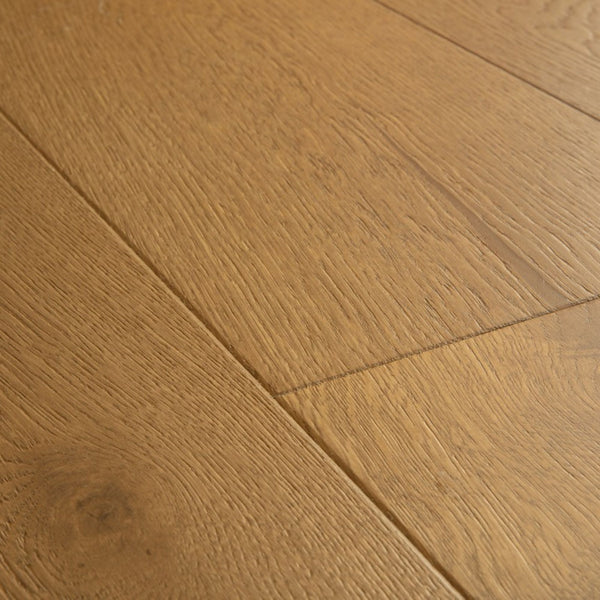 Pavimento in PARQUET CALA ROVERE ROVERE CASTAGNO SCURO EXTRA OPACO QUICK-STEP conferisce profondità e calore agli ambienti, creando un’atmosfera accogliente e raffinata