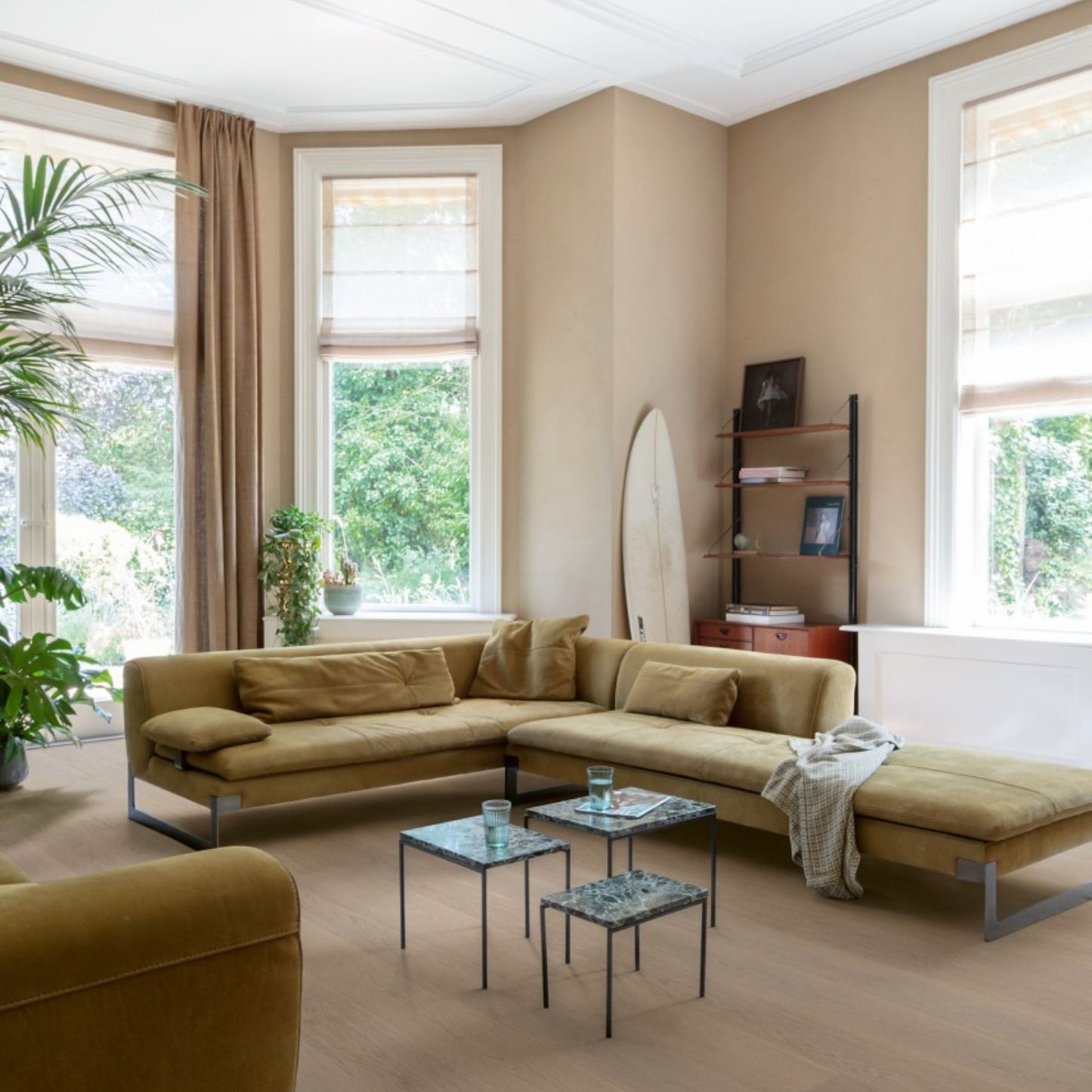 Pavimento in PARQUET CASCADA ROVERE COTONE EXTRA OPACO QUICK-STEP effetto legno è pensata per ambienti luminosi e ristrutturazioni moderne
