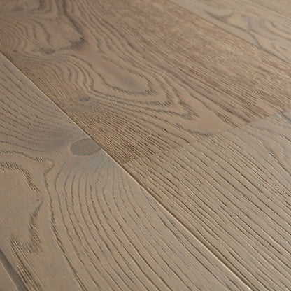 Pavimento in PARQUET CASCADA ROVERE COTONE EXTRA OPACO QUICK-STEP effetto legno è pensata per ambienti luminosi e ristrutturazioni moderne