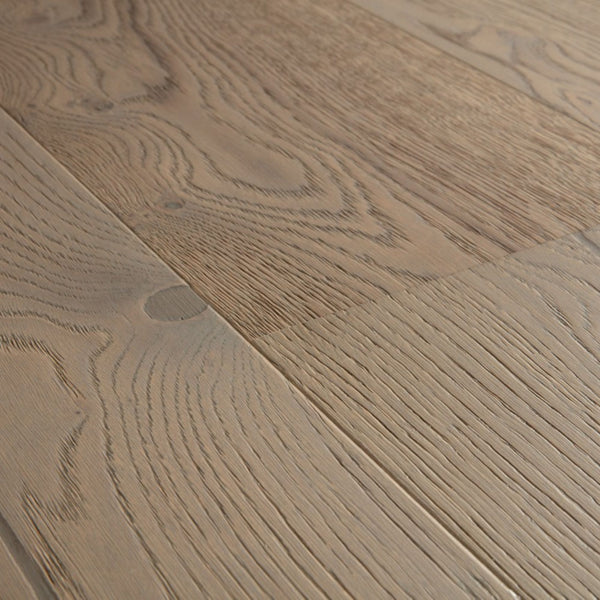 Pavimento in PARQUET CASCADA ROVERE COTONE EXTRA OPACO QUICK-STEP effetto legno è pensata per ambienti luminosi e ristrutturazioni moderne