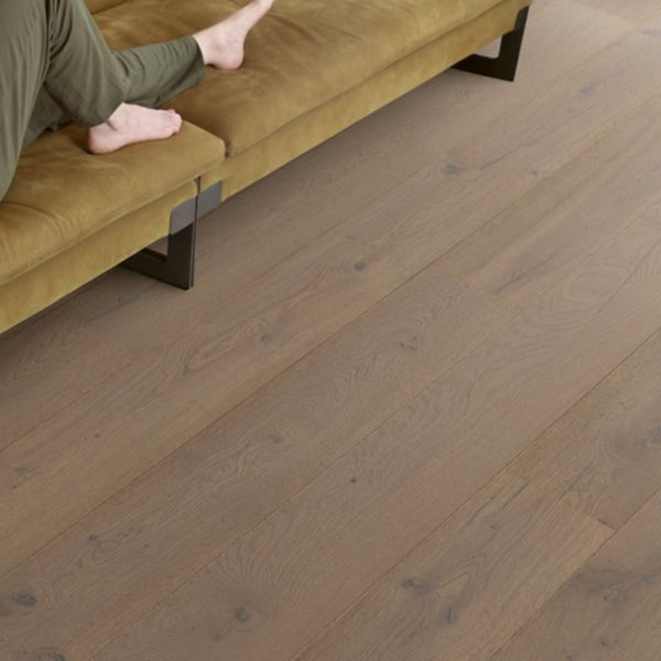 Pavimento in PARQUET CASCADA ROVERE COTONE EXTRA OPACO QUICK-STEP effetto legno è pensata per ambienti luminosi e ristrutturazioni moderne
