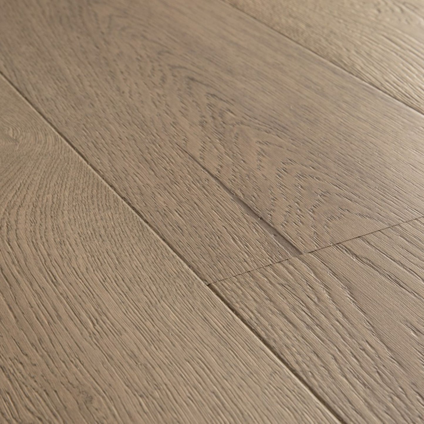 Pavimento in PARQUET CASCADA ROVERE COTONE EXTRA OPACO QUICK-STEP effetto legno è pensata per ambienti luminosi e ristrutturazioni moderne