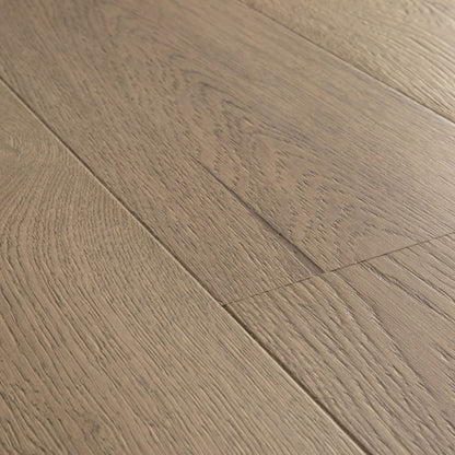 Pavimento in PARQUET CASCADA ROVERE COTONE EXTRA OPACO QUICK-STEP effetto legno è pensata per ambienti luminosi e ristrutturazioni moderne