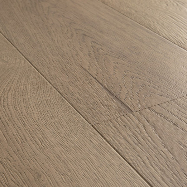 Pavimento in PARQUET CASCADA ROVERE COTONE EXTRA OPACO QUICK-STEP effetto legno è pensata per ambienti luminosi e ristrutturazioni moderne
