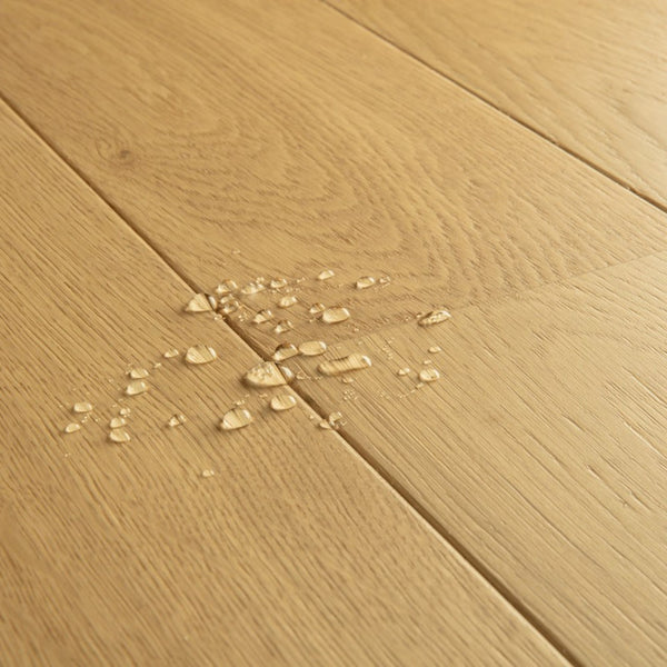 Pavimento in PARQUET AMATO ROVERE CUOIO EXTRA OPACO QUICK-STEP effetto legno posa Uniclic Multifit e compatibilità con riscaldamento e raffreddamento a pavimento
