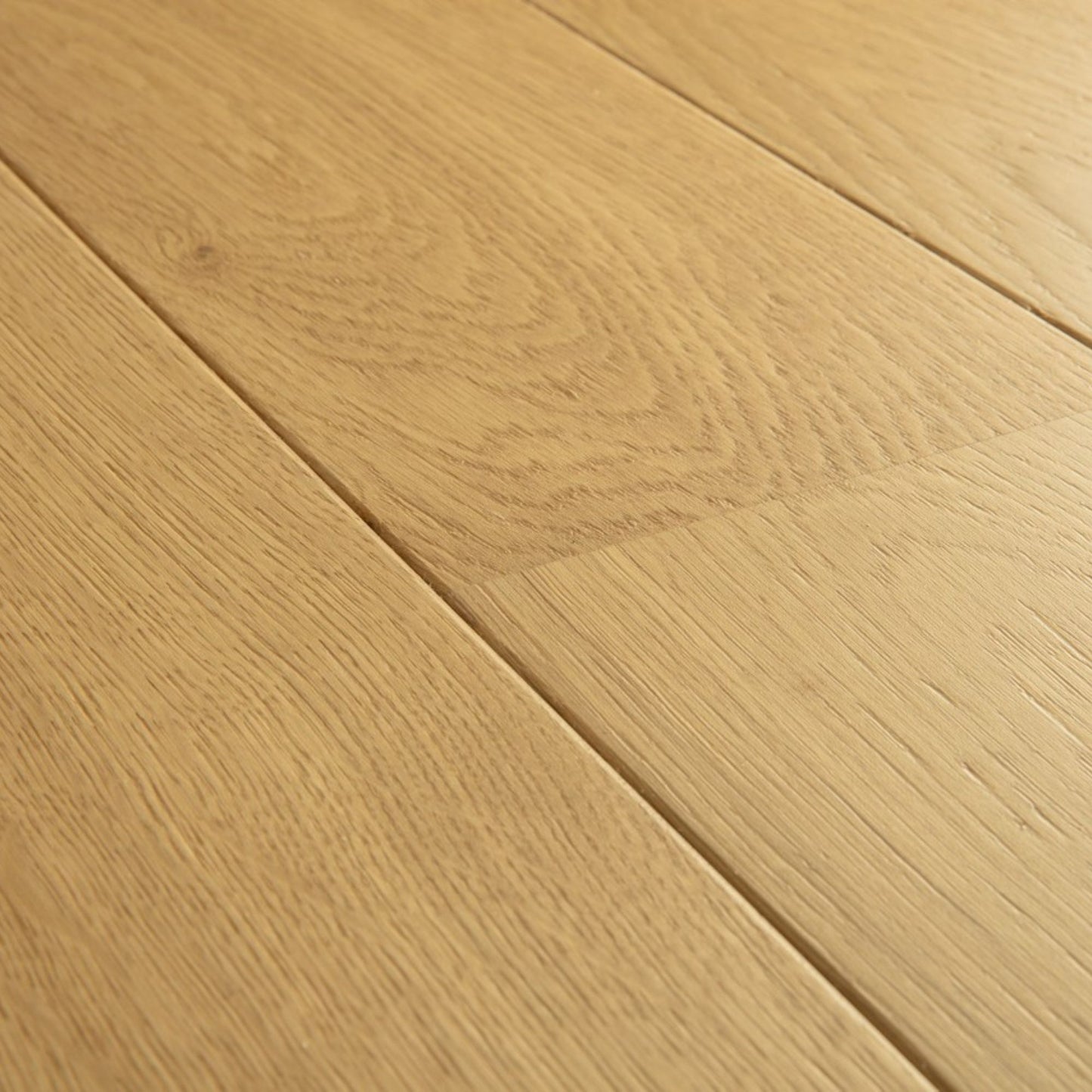 Pavimento in PARQUET AMATO ROVERE CUOIO EXTRA OPACO QUICK-STEP effetto legno posa Uniclic Multifit e compatibilità con riscaldamento e raffreddamento a pavimento