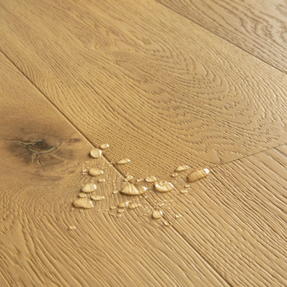Pavimento in PARQUET CASCADA ROVERE DEL DESERTO EXTRA OPACO QUICK-STEP effetto legno finitura laccata extra opaca e tecnologia Wood for Life anti-umidità