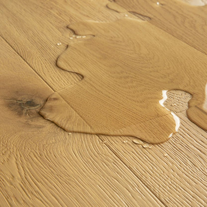 Pavimento in PARQUET CASCADA ROVERE DEL DESERTO EXTRA OPACO QUICK-STEP effetto legno finitura laccata extra opaca e tecnologia Wood for Life anti-umidità