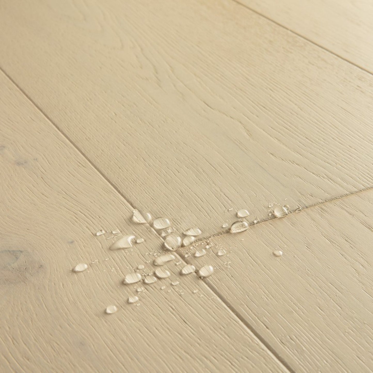 Pavimento in PARQUET CALA ROVERE DELLA TUNDRA EXTRA OPACO QUICK-STEP effetto legno finitura extra opaca riduce la visibilità di micrograffi e impronte