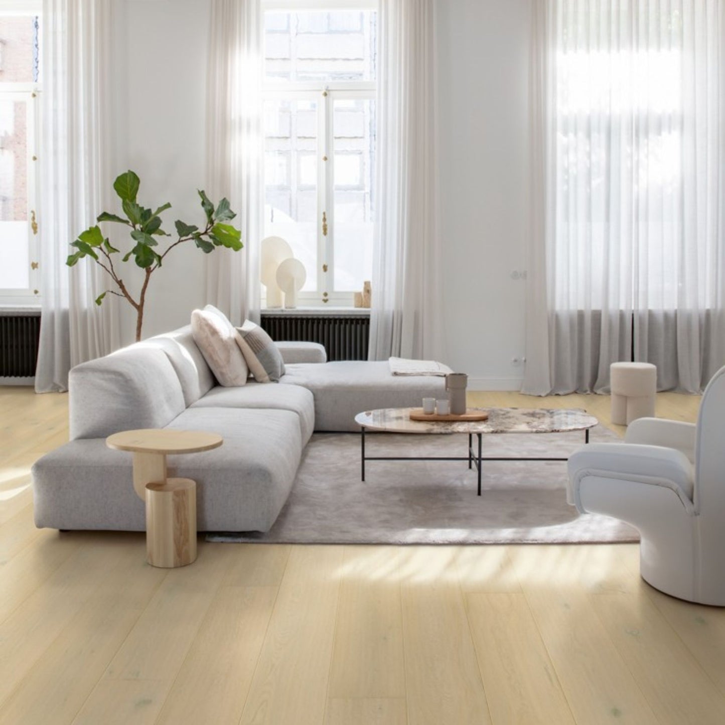 Pavimento in PARQUET CALA ROVERE DELLA TUNDRA EXTRA OPACO QUICK-STEP effetto legno finitura extra opaca riduce la visibilità di micrograffi e impronte