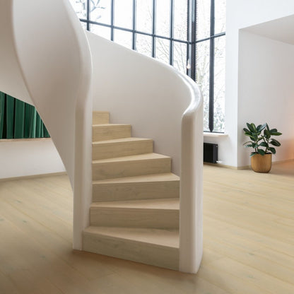 Pavimento in PARQUET CALA ROVERE DELLA TUNDRA EXTRA OPACO QUICK-STEP effetto legno finitura extra opaca riduce la visibilità di micrograffi e impronte