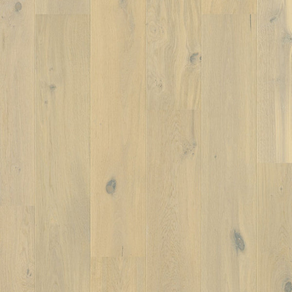 Pavimento in PARQUET CASCADA ROVERE DELLA TUNDRA EXTRA OPACO QUICK-STEP effetto legno crea una base chiara che amplifica la luce nella stanza