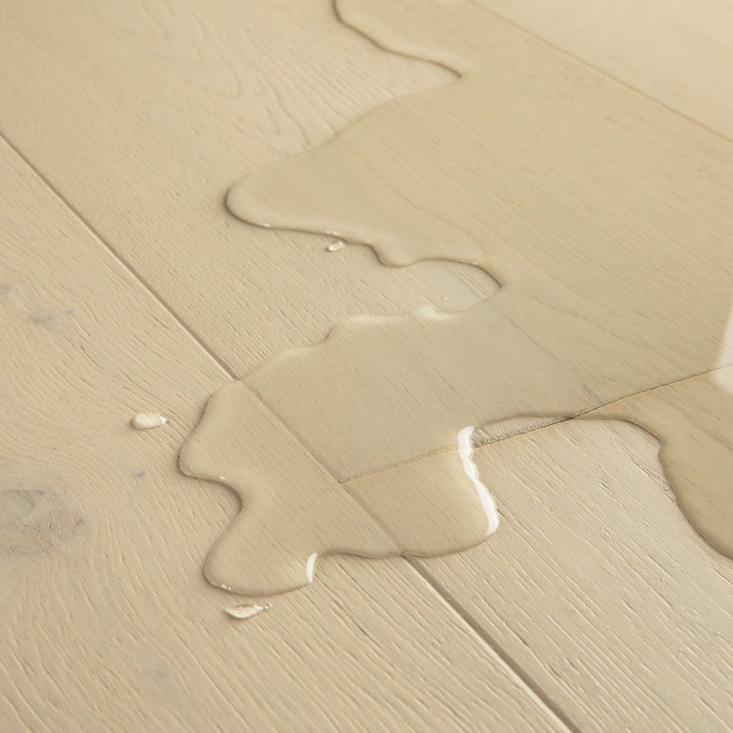 Pavimento in PARQUET CALA ROVERE DELLA TUNDRA EXTRA OPACO QUICK-STEP effetto legno finitura extra opaca riduce la visibilità di micrograffi e impronte