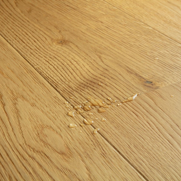 Pavimento in PARQUET CASCADA ROVERE NATURALE EXTRA OPACO QUICK-STEP effetto legno pensato per chi desidera pavimenti eleganti, duraturi e facili da mantenere