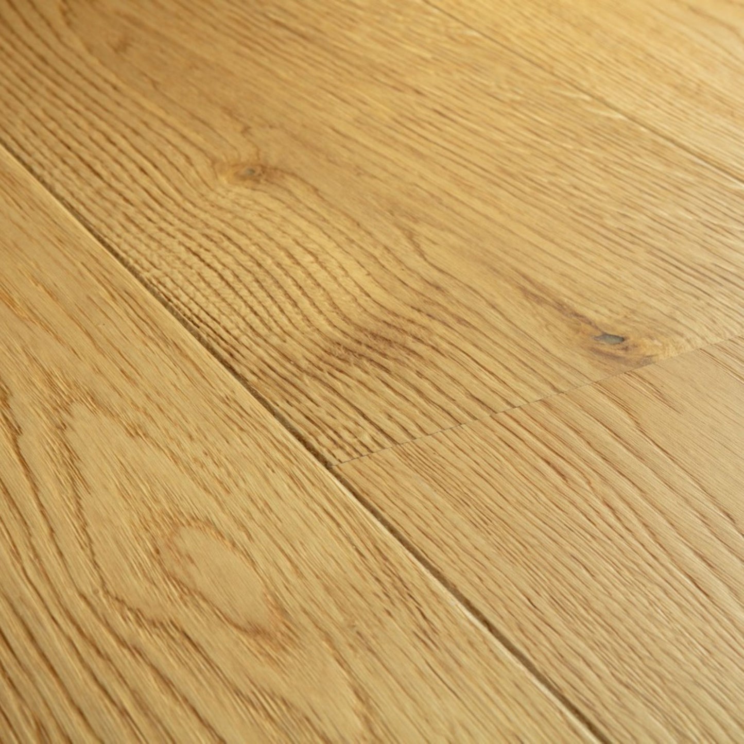 Pavimento in PARQUET CASCADA ROVERE NATURALE EXTRA OPACO QUICK-STEP effetto legno pensato per chi desidera pavimenti eleganti, duraturi e facili da mantenere